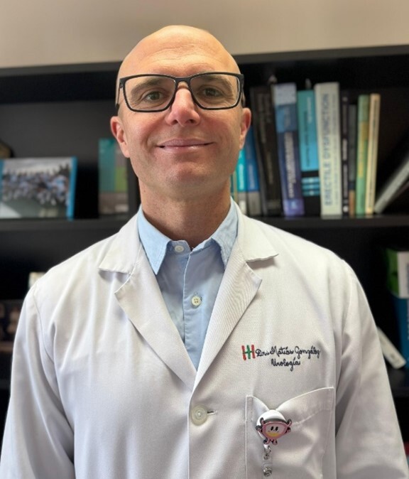 Dr. Matías González